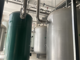 永康研究院不銹鋼儲氣罐現場安裝 (2)